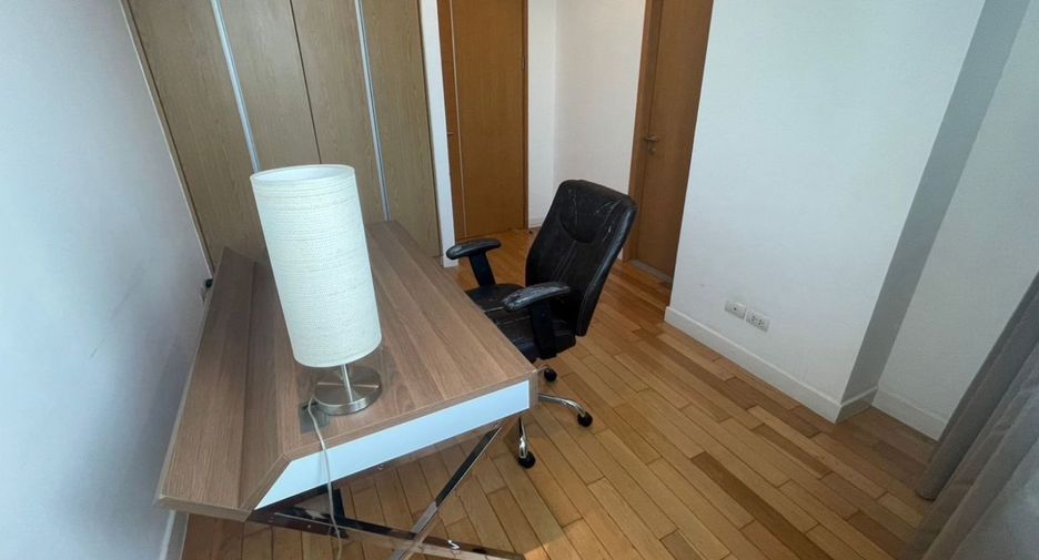 For sale 3 bedrooms condo in Khlong Toei, Bangkok