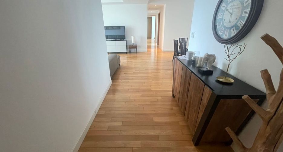 For sale 3 bedrooms condo in Khlong Toei, Bangkok