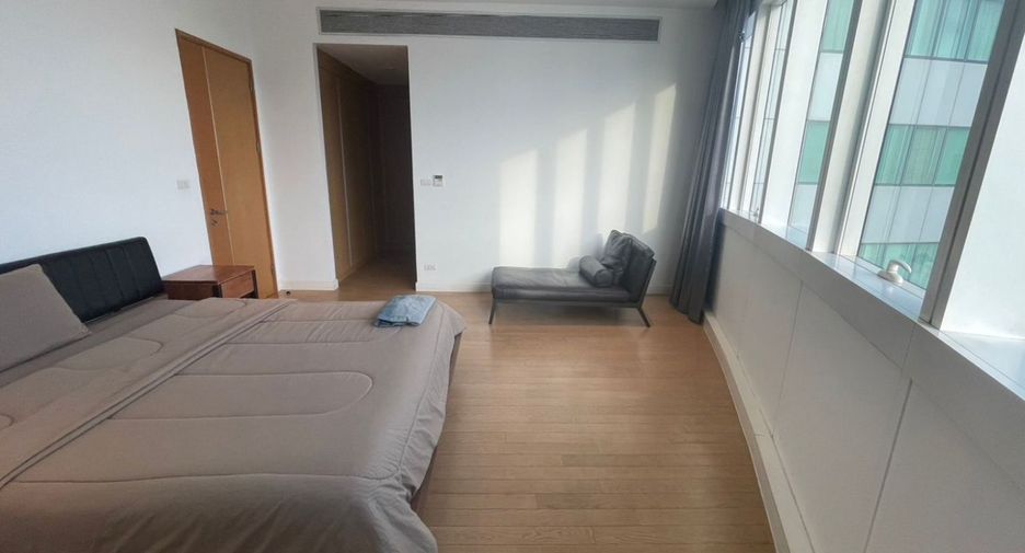 For sale 3 bedrooms condo in Khlong Toei, Bangkok