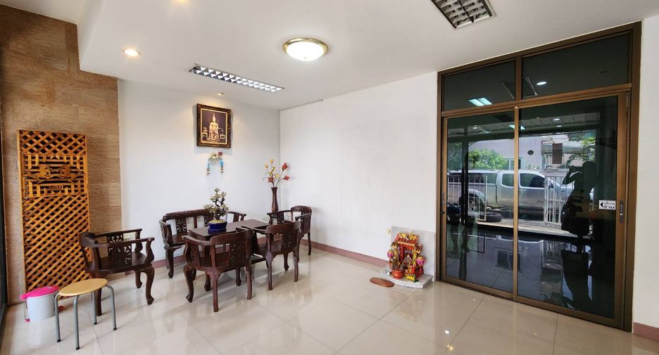 For sale 4 Beds townhouse in Don Mueang, Bangkok