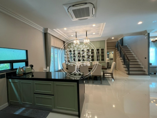 For rent and for sale 5 bedrooms house in Bang Kapi, Bangkok