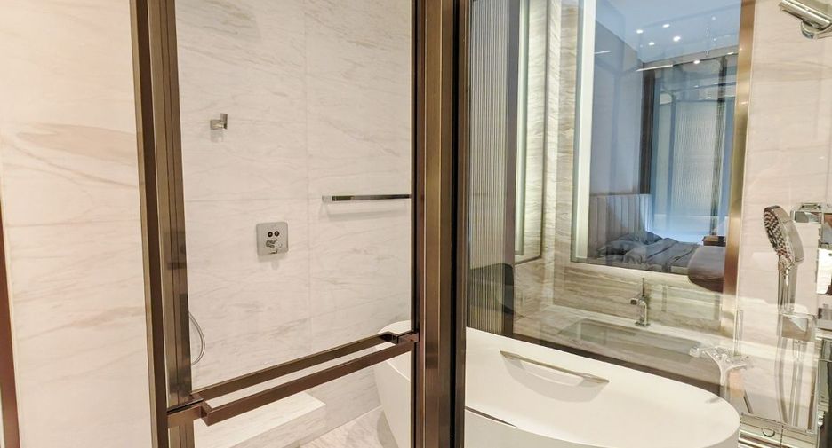 For sale 2 bedrooms condo in Pathum Wan, Bangkok