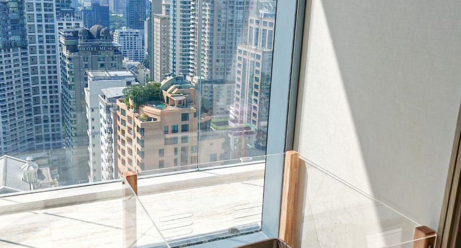 For sale 2 bedrooms condo in Pathum Wan, Bangkok