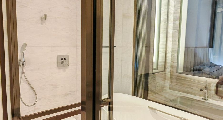 For sale 2 bedrooms condo in Pathum Wan, Bangkok