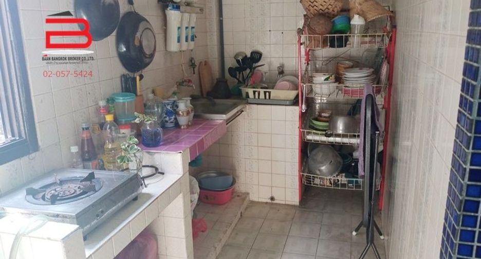 For sale 3 bedrooms retail Space in Lat Phrao, Bangkok