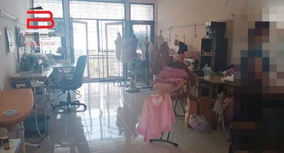 For sale 3 bedrooms retail Space in Lat Phrao, Bangkok