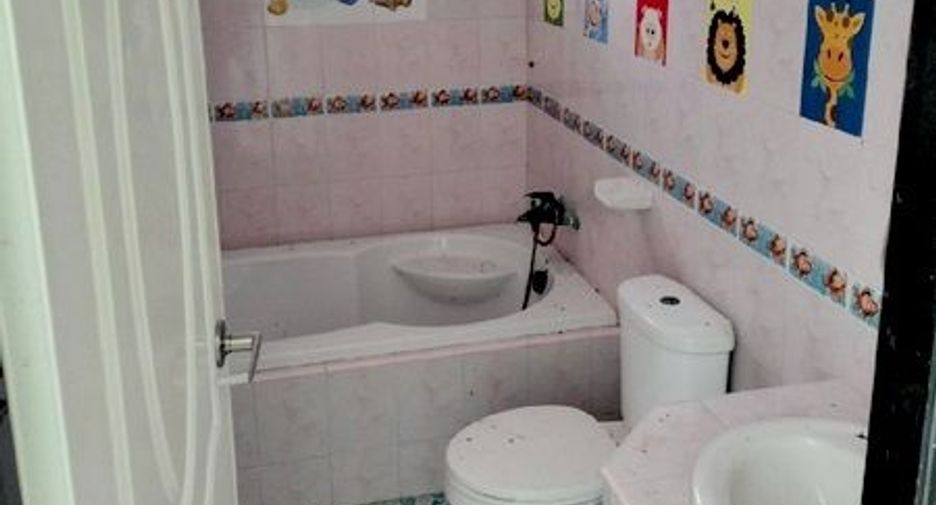 For sale 3 bedrooms house in Phra Phrom, Nakhon Si Thammarat