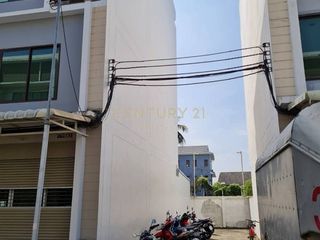 For rent 2 bed retail Space in Rat Burana, Bangkok
