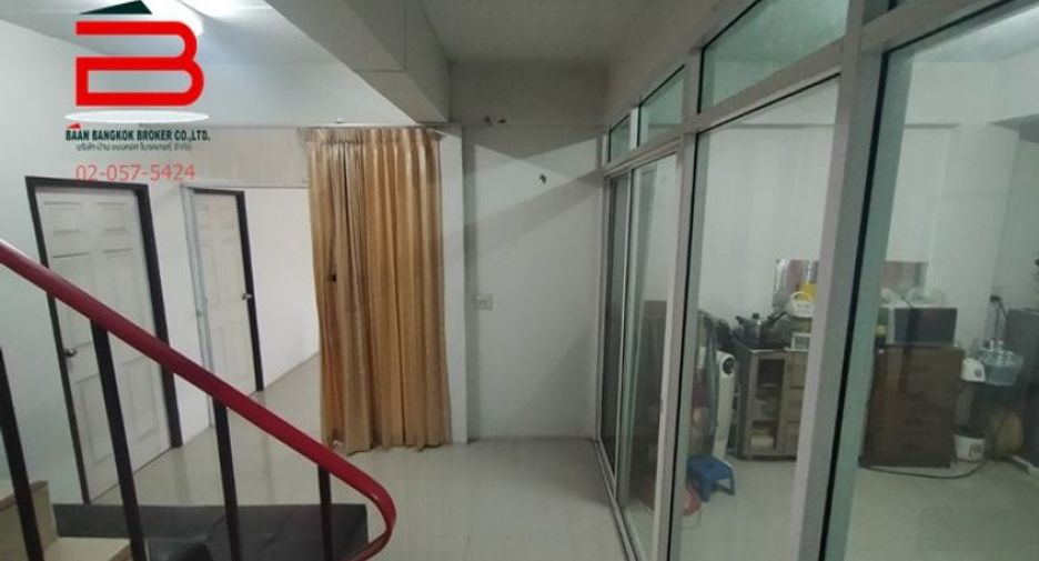 For sale 8 bed retail Space in Mueang Chachoengsao, Chachoengsao