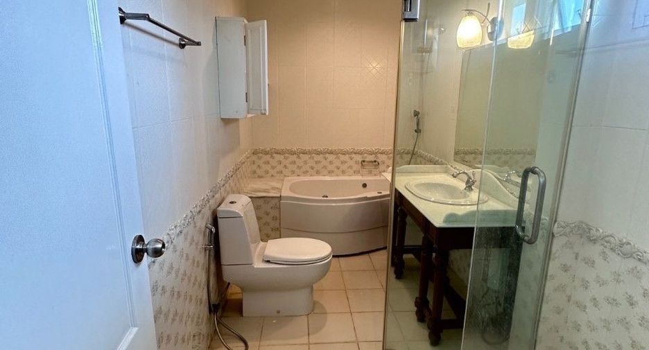 For rent 4 bedrooms house in Mueang Samut Prakan, Samut Prakan