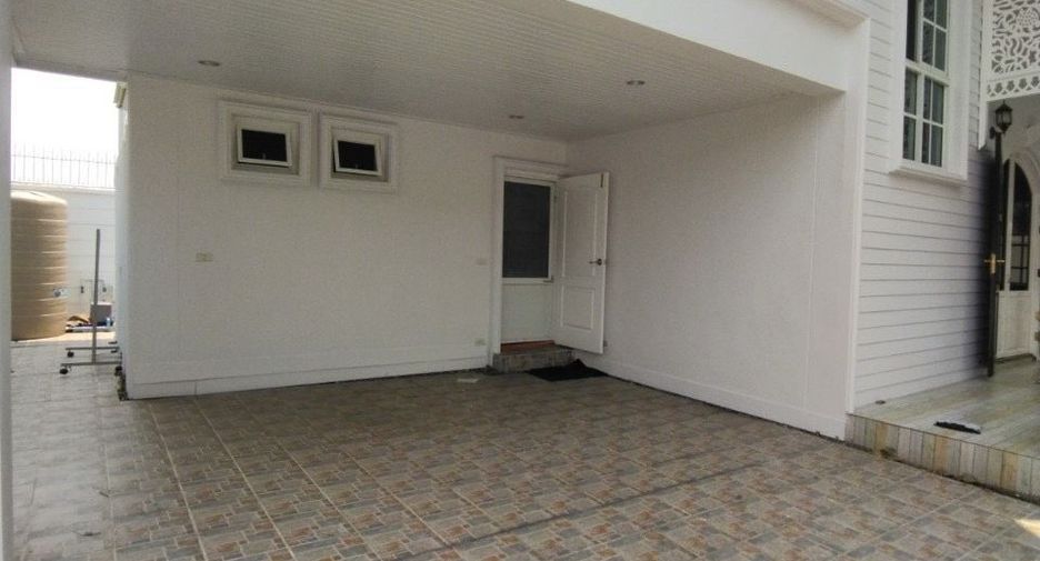 For rent 4 bedrooms house in Mueang Samut Prakan, Samut Prakan