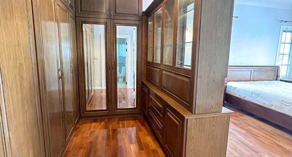 For rent 4 bedrooms house in Mueang Samut Prakan, Samut Prakan