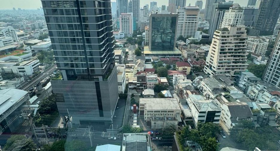 For sale 3 ベッドルーム condo in Sathon, Bangkok