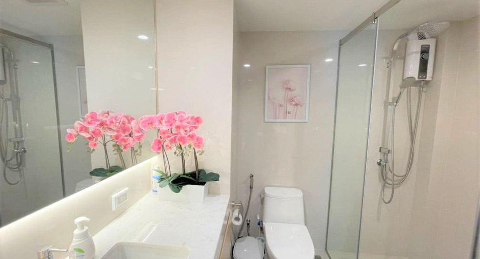 For sale 3 ベッドルーム condo in Sathon, Bangkok