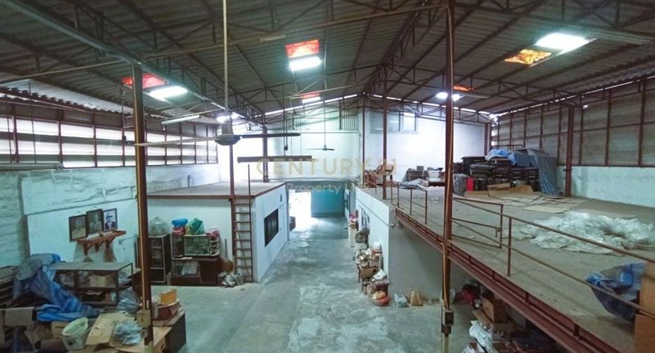 For sale 3 bedrooms warehouse in Huai Khwang, Bangkok