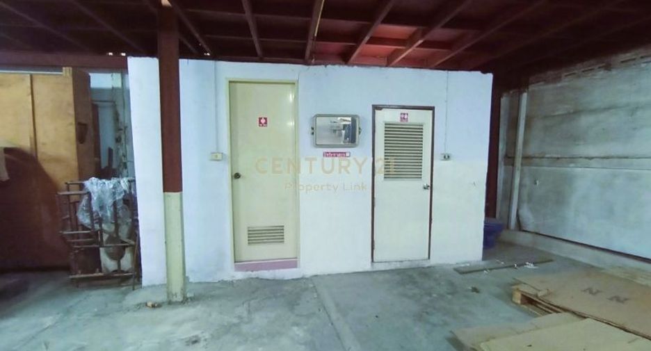 For sale 3 bedrooms warehouse in Huai Khwang, Bangkok