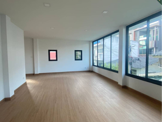 For sale 3 ベッドルーム townhouse in Khlong Toei, Bangkok