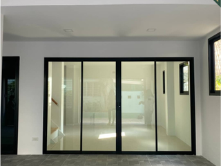 For sale 3 ベッドルーム townhouse in Khlong Toei, Bangkok