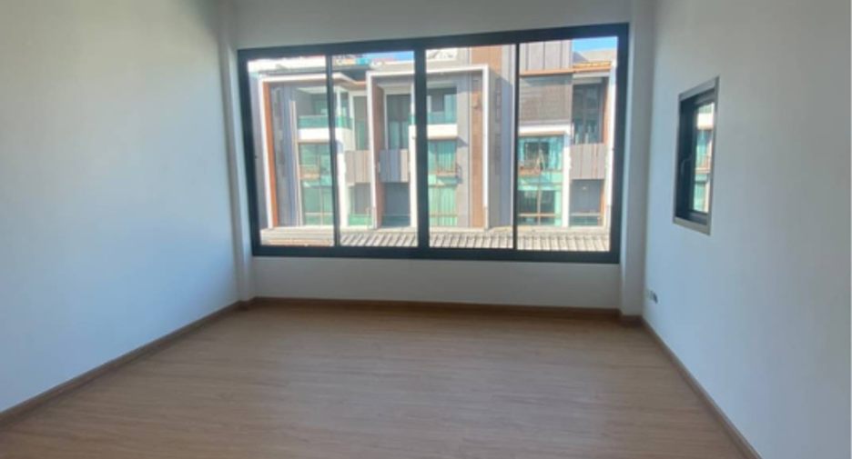 For sale 3 bedrooms townhouse in Khlong Toei, Bangkok