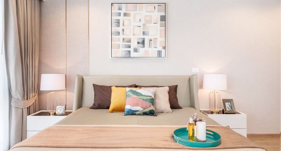 À louer 4 chambres appartement avec services à Sathon, Bangkok