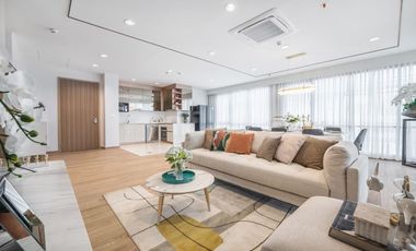 À louer 4 chambres appartement avec services à Sathon, Bangkok