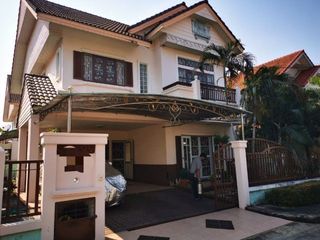 For rent 3 bedrooms house in Bang Kapi, Bangkok