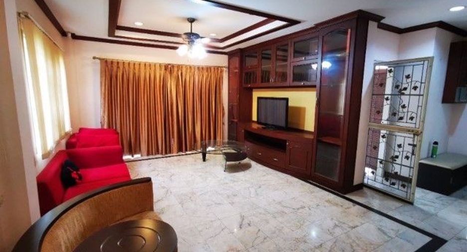 For rent 3 bedrooms house in Bang Kapi, Bangkok