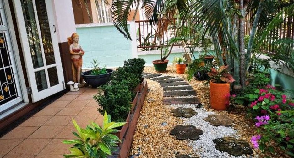 For rent 3 bedrooms house in Bang Kapi, Bangkok