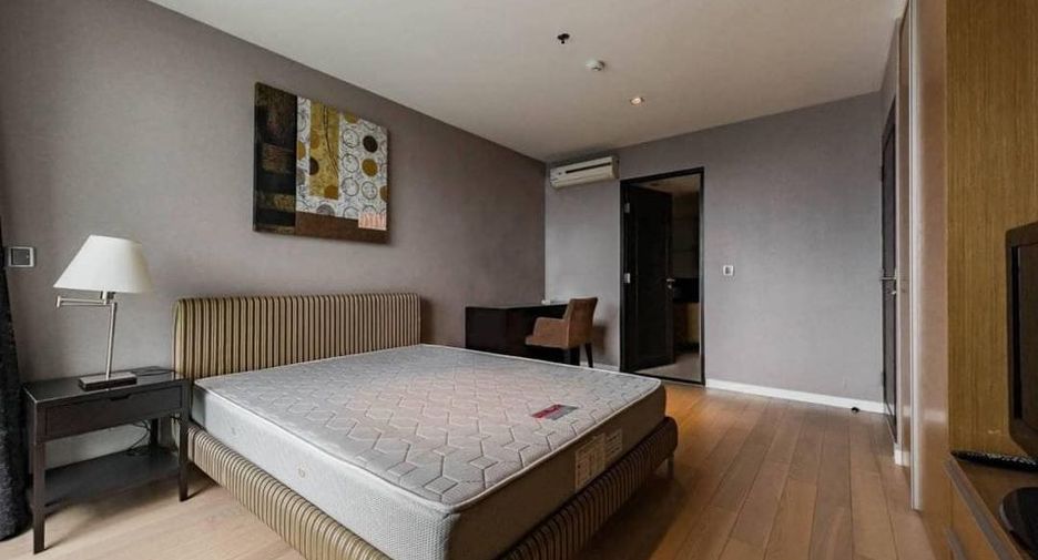 For rent 3 bedrooms condo in Watthana, Bangkok