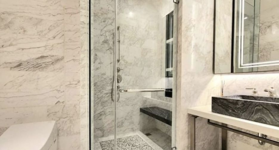 For sale 3 ベッドルーム condo in Khlong San, Bangkok