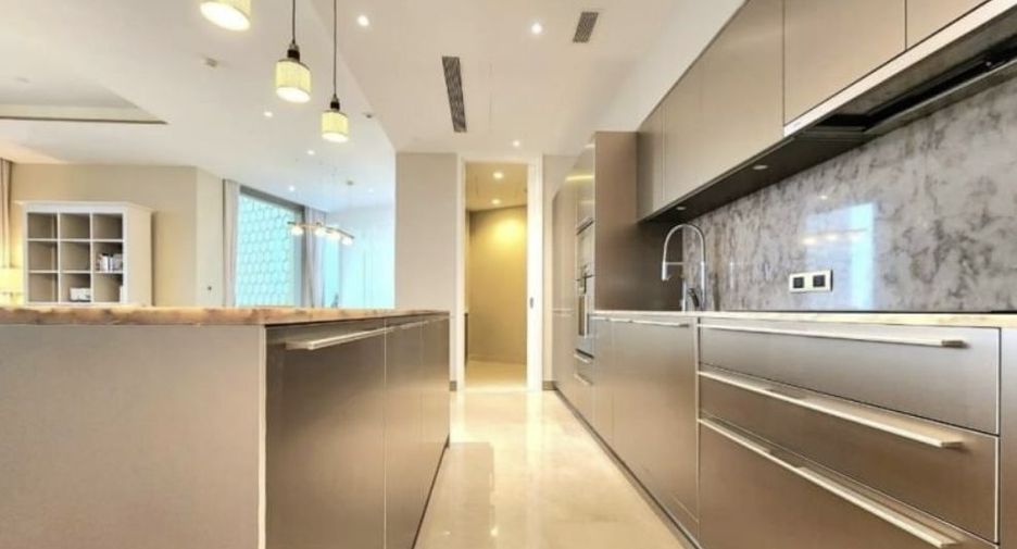 For sale 3 ベッドルーム condo in Khlong San, Bangkok