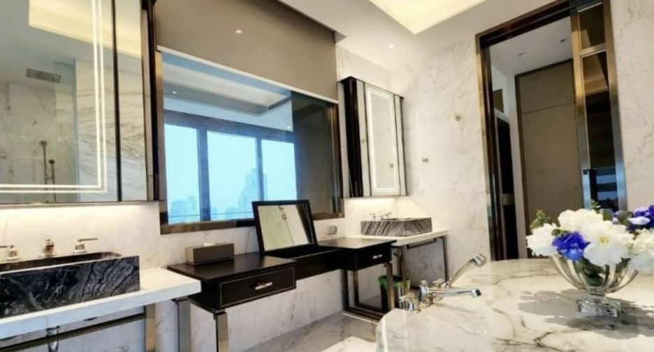 For sale 3 ベッドルーム condo in Khlong San, Bangkok