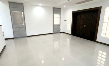 Casa en alquiler y en venta de 4 habitaciones en Pak Kret, Nonthaburi