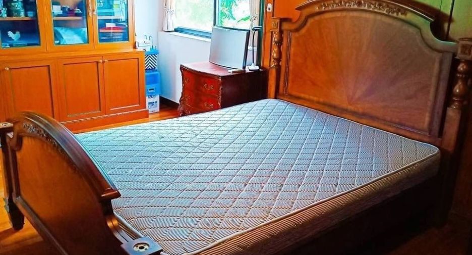 For rent 4 bedrooms house in Watthana, Bangkok