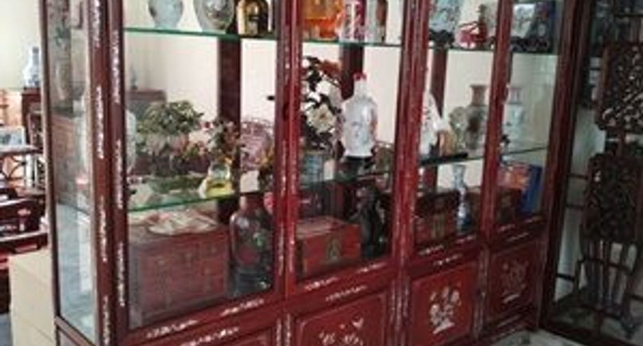 For sale 4 bedrooms house in Phra Khanong, Bangkok
