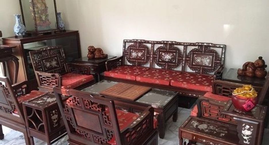 For sale 4 bedrooms house in Phra Khanong, Bangkok