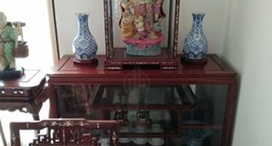 For sale 4 bedrooms house in Phra Khanong, Bangkok