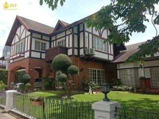 For sale 4 Beds house in Phra Khanong, Bangkok