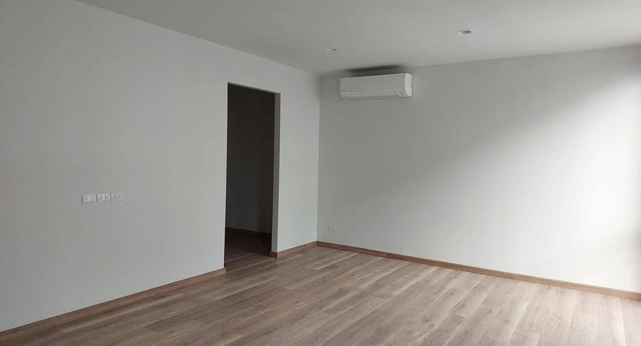 For sale 9 ベッドルーム townhouse in Yan Nawa, Bangkok