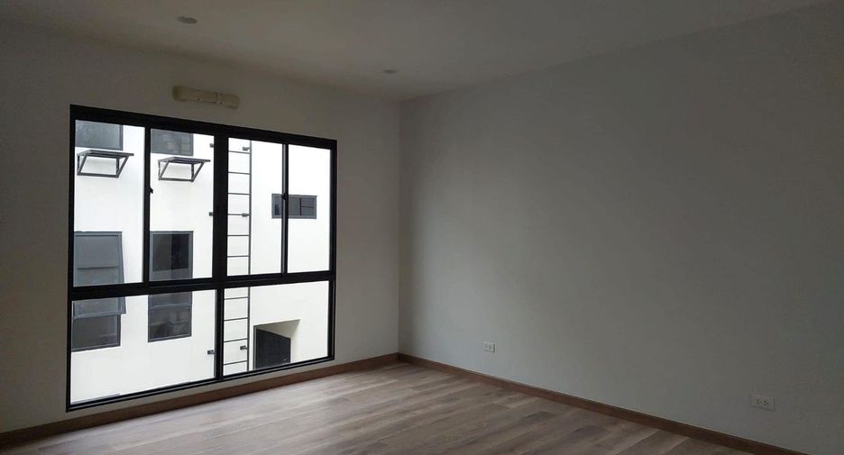 For sale 9 ベッドルーム townhouse in Yan Nawa, Bangkok
