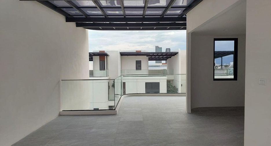 For sale 9 ベッドルーム townhouse in Yan Nawa, Bangkok