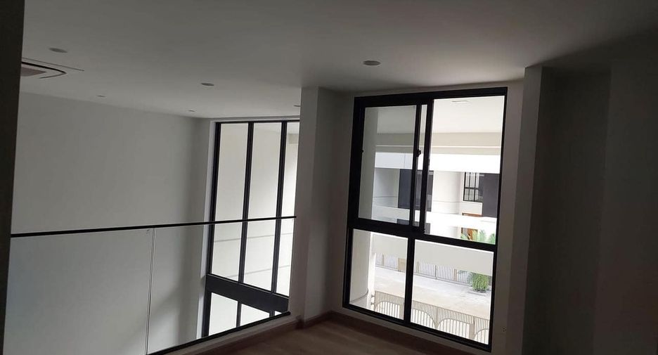 For sale 9 ベッドルーム townhouse in Yan Nawa, Bangkok