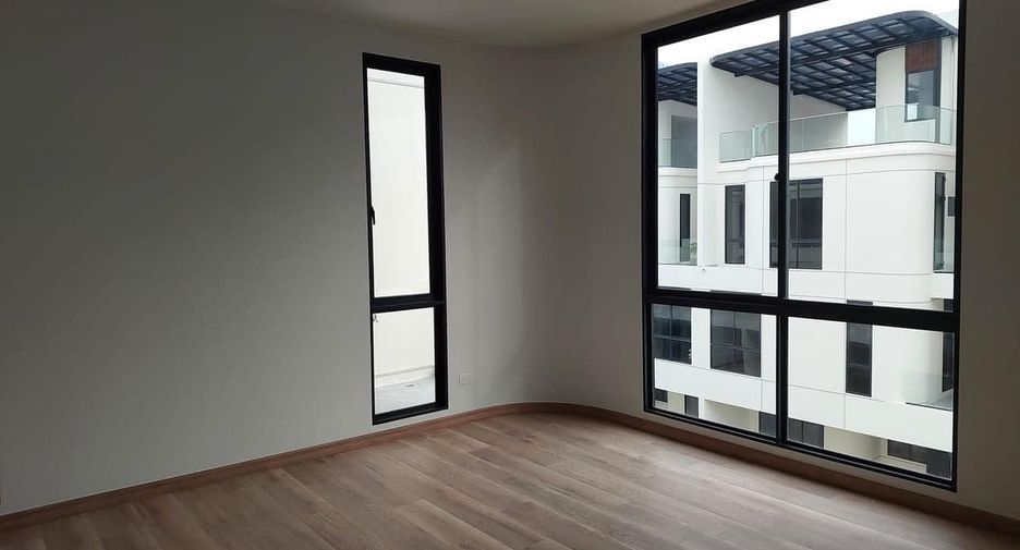 For sale 9 ベッドルーム townhouse in Yan Nawa, Bangkok