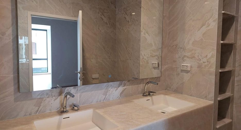 For sale 9 ベッドルーム townhouse in Yan Nawa, Bangkok