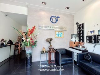 For sale 4 bed townhouse in Wang Thonglang, Bangkok