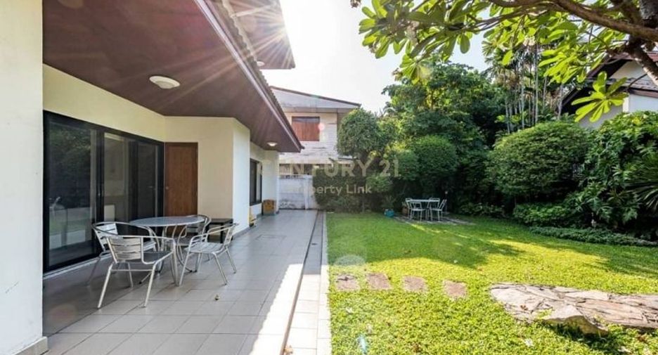 For rent そして for sale 3 Beds house in Huai Khwang, Bangkok