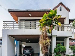 Haus zur Miete und zum Kauf mit 3 Zimmer in Huai Khwang, Bangkok