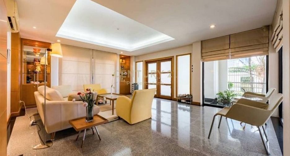 For rent そして for sale 3 Beds house in Huai Khwang, Bangkok