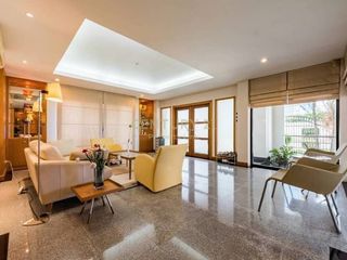 Haus zur Miete und zum Kauf mit 3 Zimmer in Huai Khwang, Bangkok