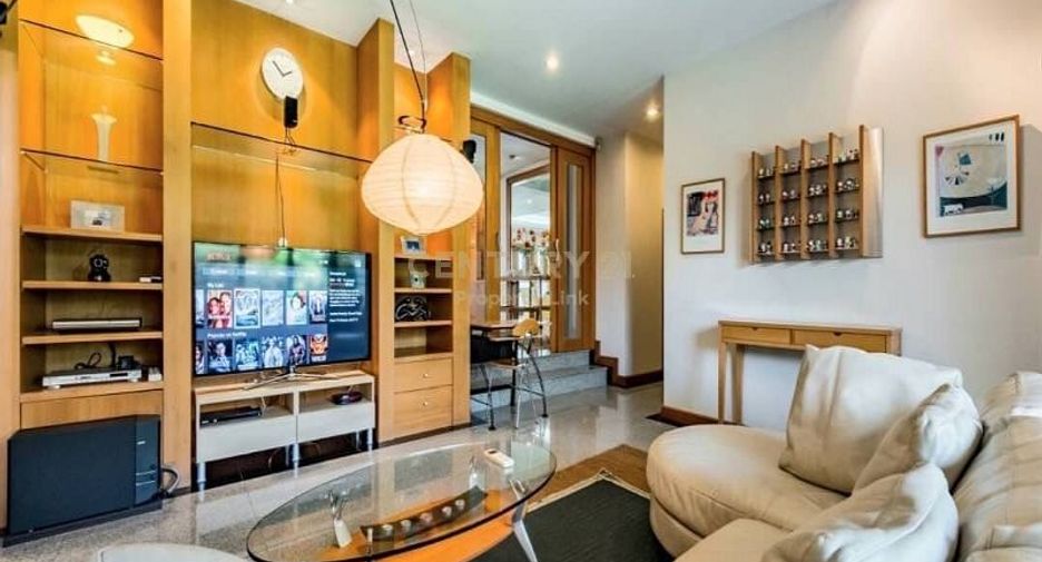 À louer et à vendre 3 chambres maison à Huai Khwang, Bangkok